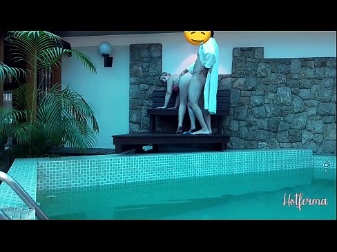 ❤️ Bulla ancillam ad piscinam invitat, sed fervido resistere non potuit Porn video  ad nos la.pornoxlxx.ru